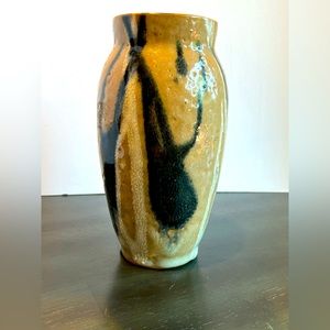 VTG  HAND-THROWN STUDIO POTTERY VASE - BLACK & NATURAL. ARTIST SIGNED